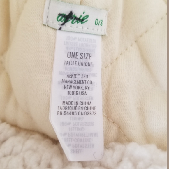 Aerie NWOT Gold Metallic Pompom Winter Hat - Picture 6 of 8